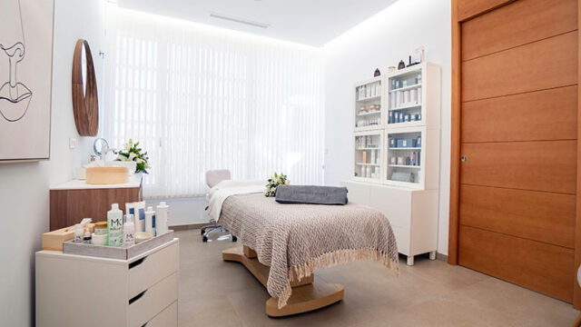 Clinica-Premium-Estetica-Marbella-Instalaciones-cabinete-tratamientos (1)
